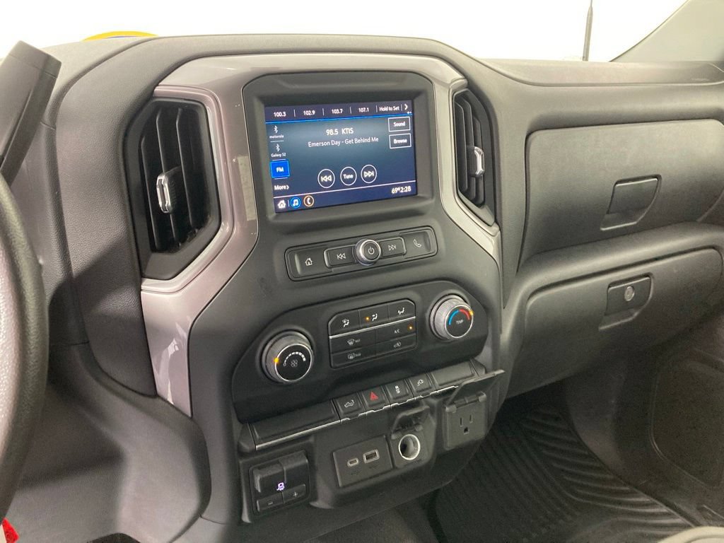 Used 2022 Chevrolet Silverado 2500 Custom w/ Custom Convenience Package AWD/4WD image 2