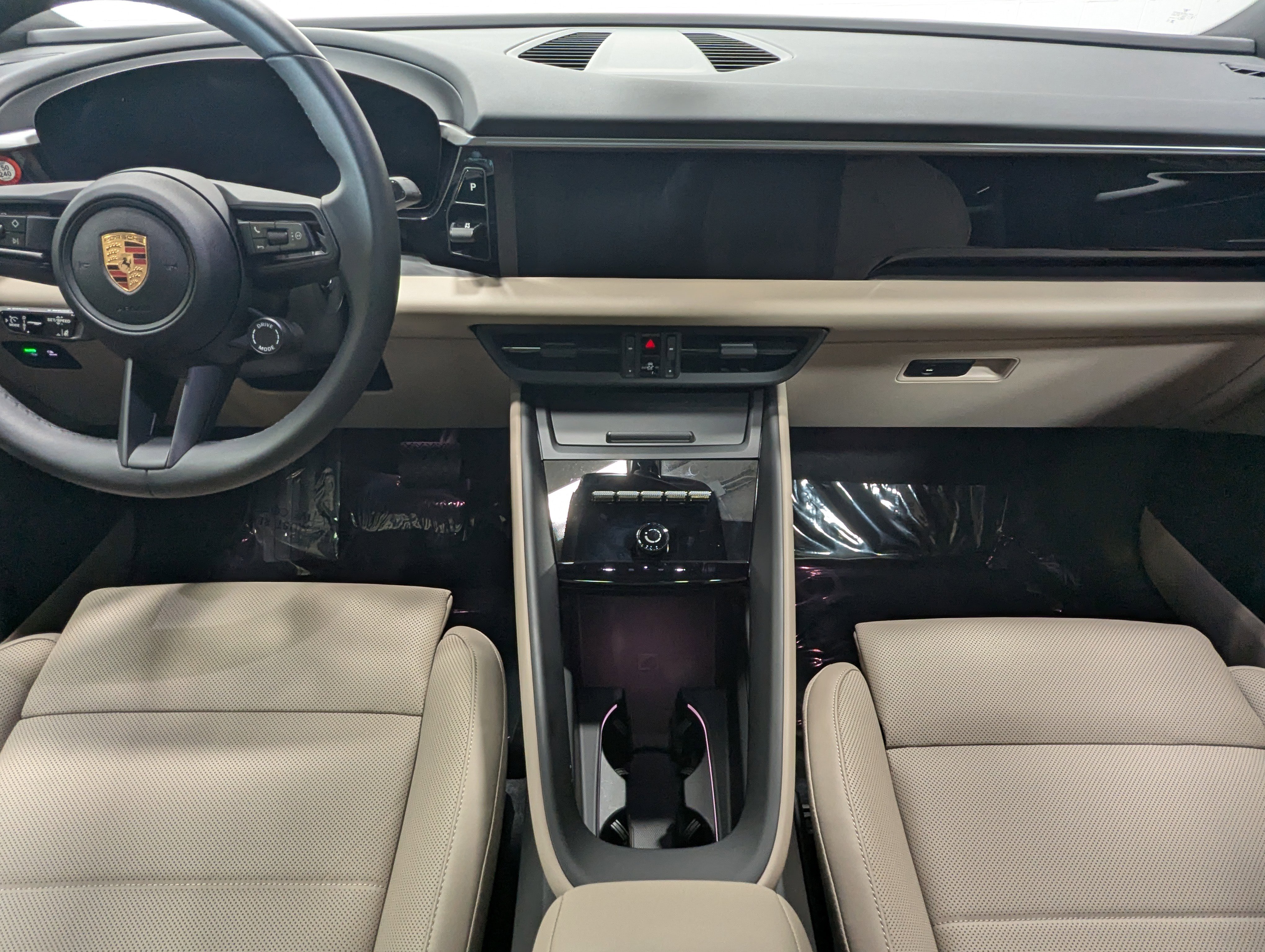 Certified 2025 Porsche Macan 4 Electric image 23