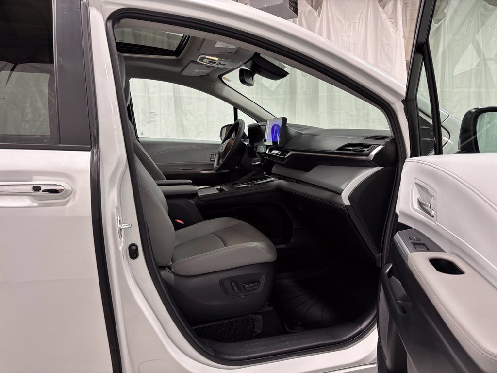 Used 2026 Toyota Sienna XLE AWD/4WD image 62