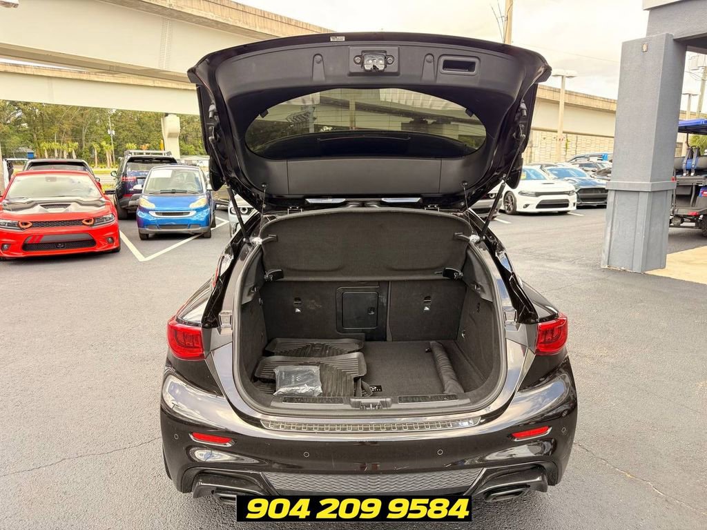 Used 2017 INFINITI QX30 Sport w/ Sport Leather Package FWD image 28