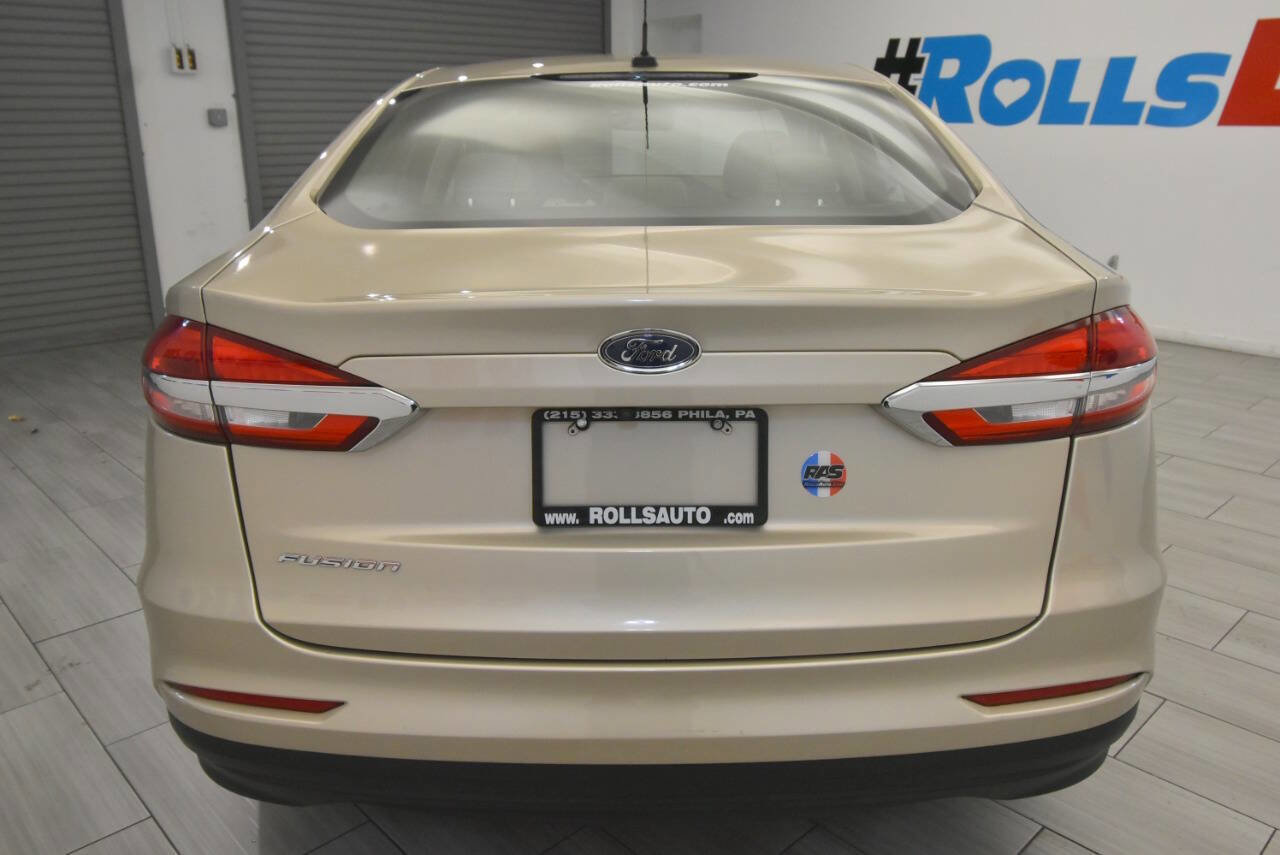 Used 2019 Ford Fusion S image 4