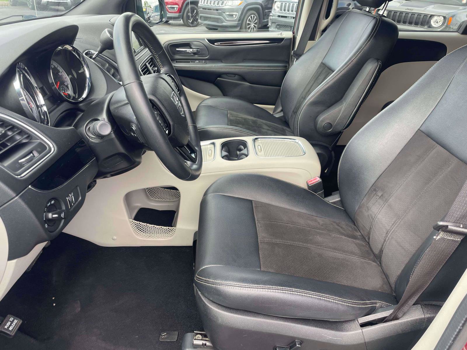 Used 2019 Dodge Grand Caravan SXT FWD image 5