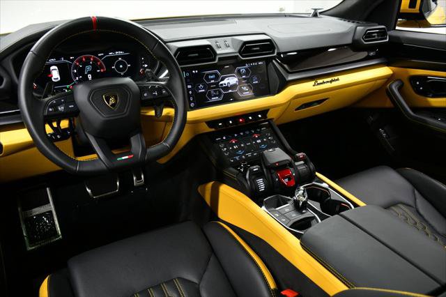 Used 2025 Lamborghini Urus SE AWD/4WD image 39