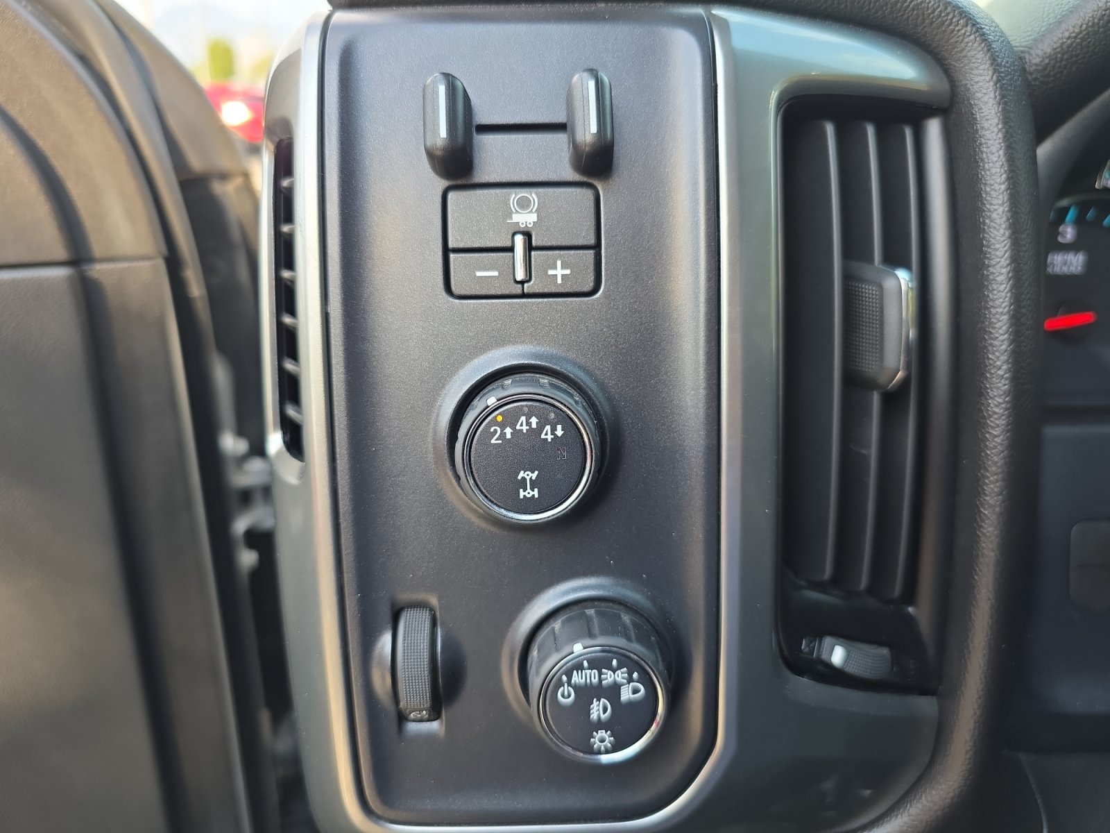 Used 2018 Chevrolet Silverado 2500 LT w/ All Star Edition AWD/4WD image 32