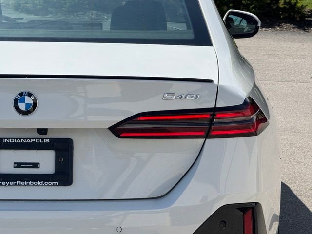 Used 2024 BMW 540i xDrive w/ Premium Package image 5