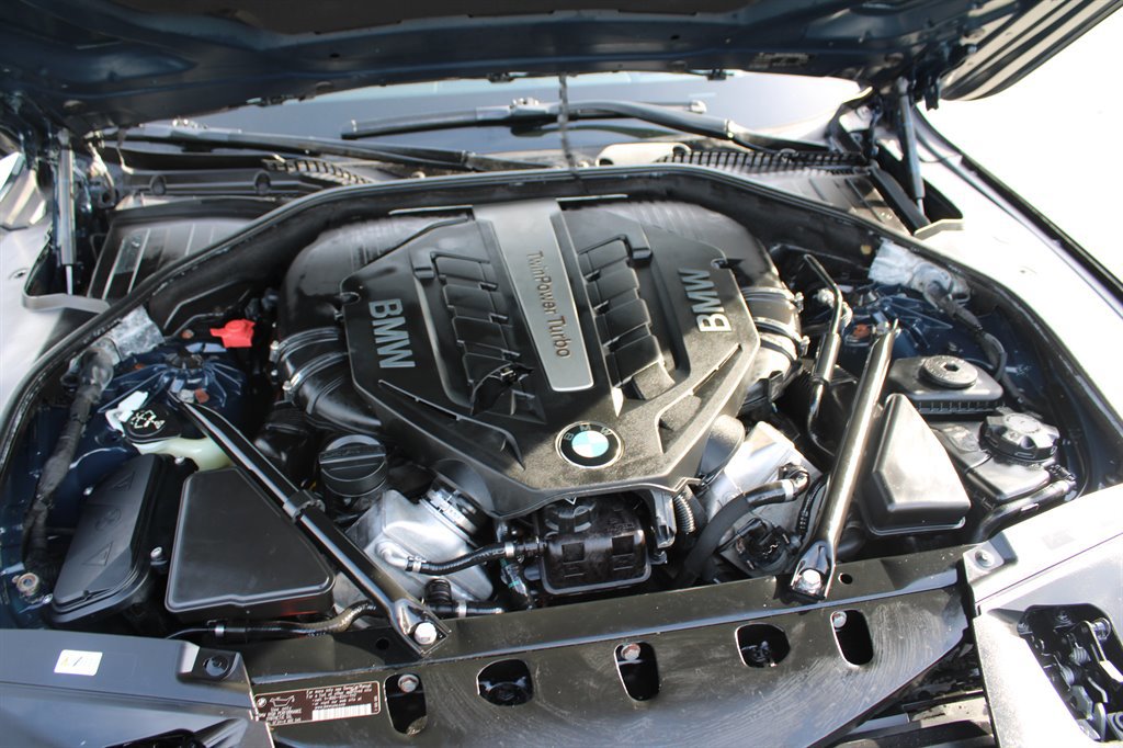 Used 2012 BMW 750i xDrive image 35