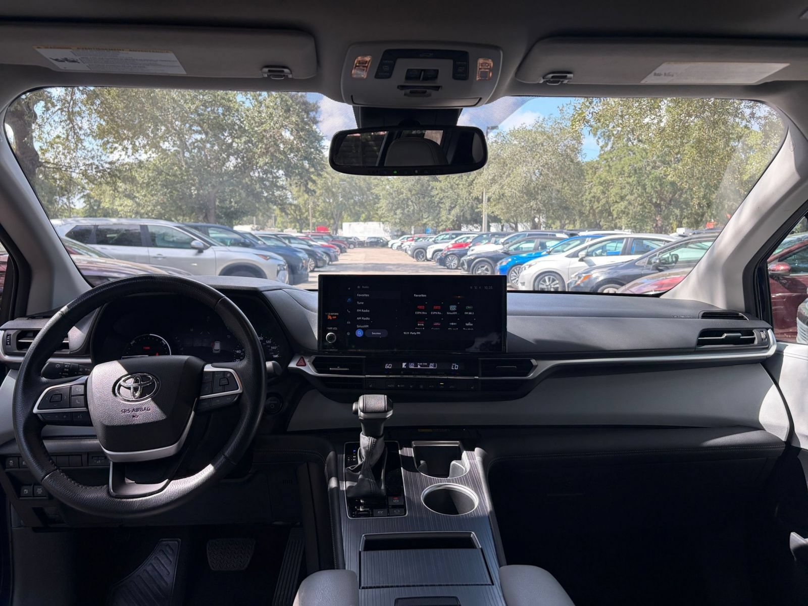 Used 2025 Toyota Sienna XLE FWD image 36