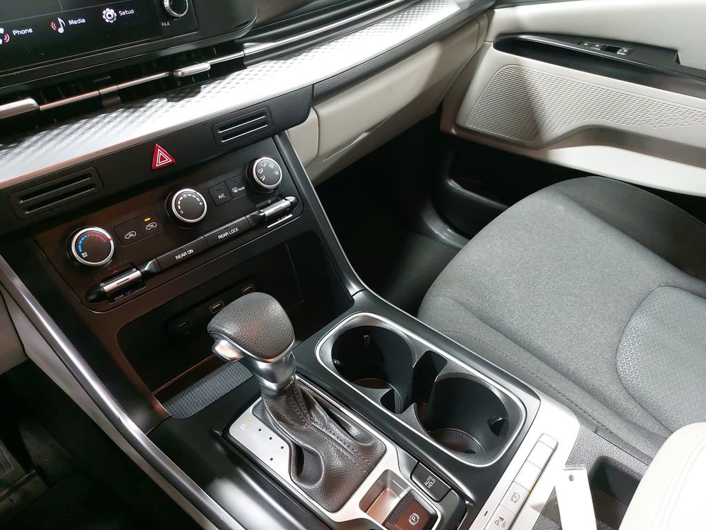 Used 2023 Kia Carnival LX image 25