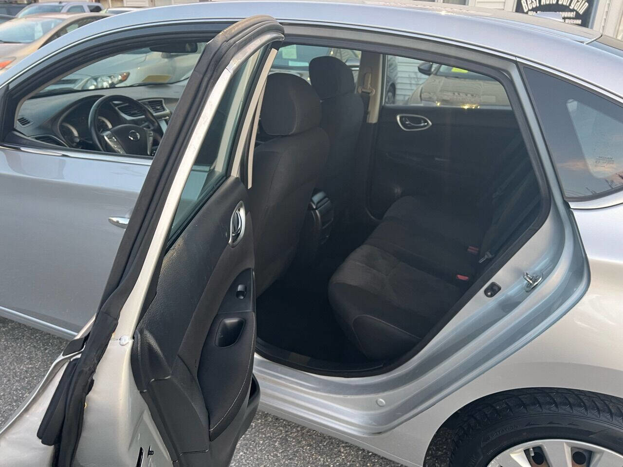 Used 2015 Nissan Sentra SV w/ Navigation Package FWD image 15