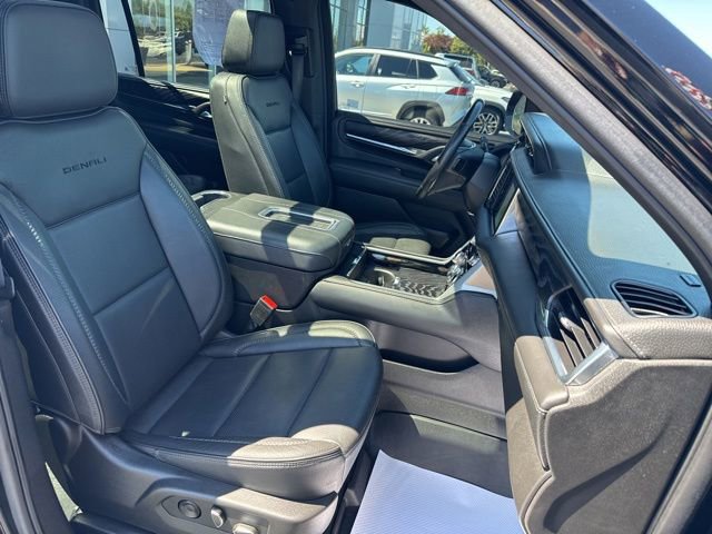 Used 2022 GMC Yukon XL Denali w/ Denali Premium Package AWD/4WD image 29