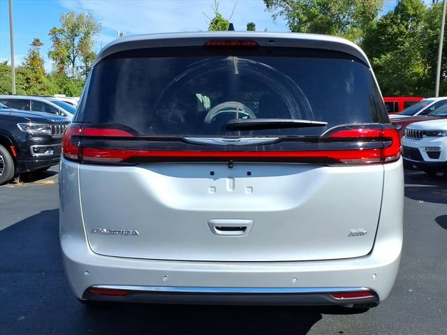 New 2026 Chrysler Pacifica Select image 3