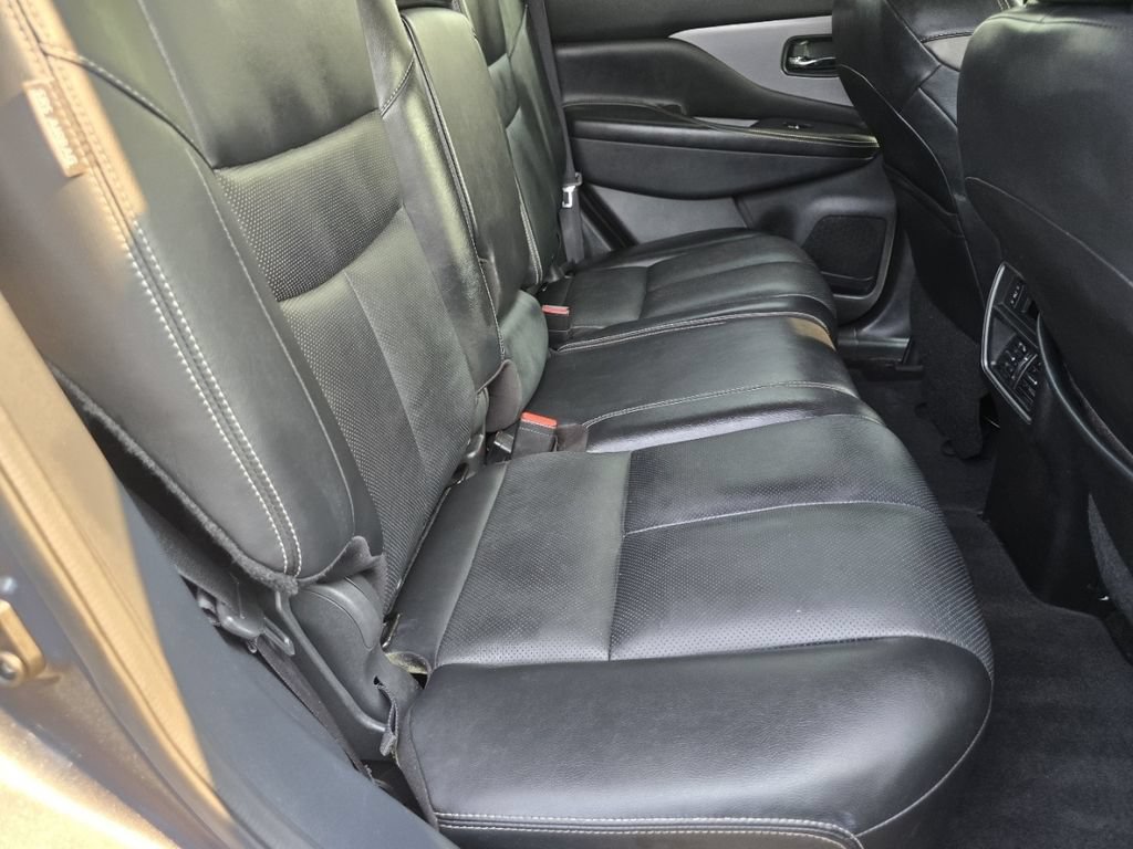 Used 2020 Nissan Murano SL w/ Moonroof Package AWD/4WD image 12