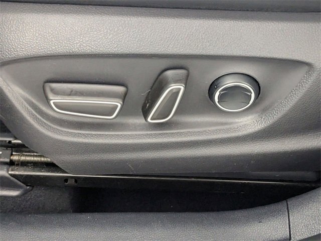 Used 2017 Toyota Prius Four image 13