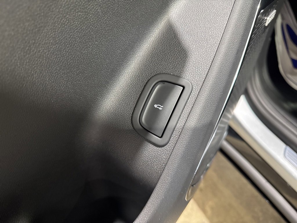 New 2026 Chevrolet Traverse RS w/ LPO, Floor Liner Package image 23