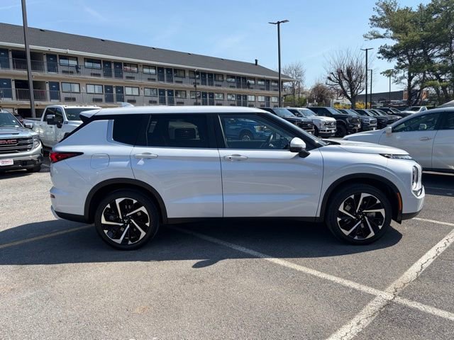 Used 2024 Mitsubishi Outlander SE image 9