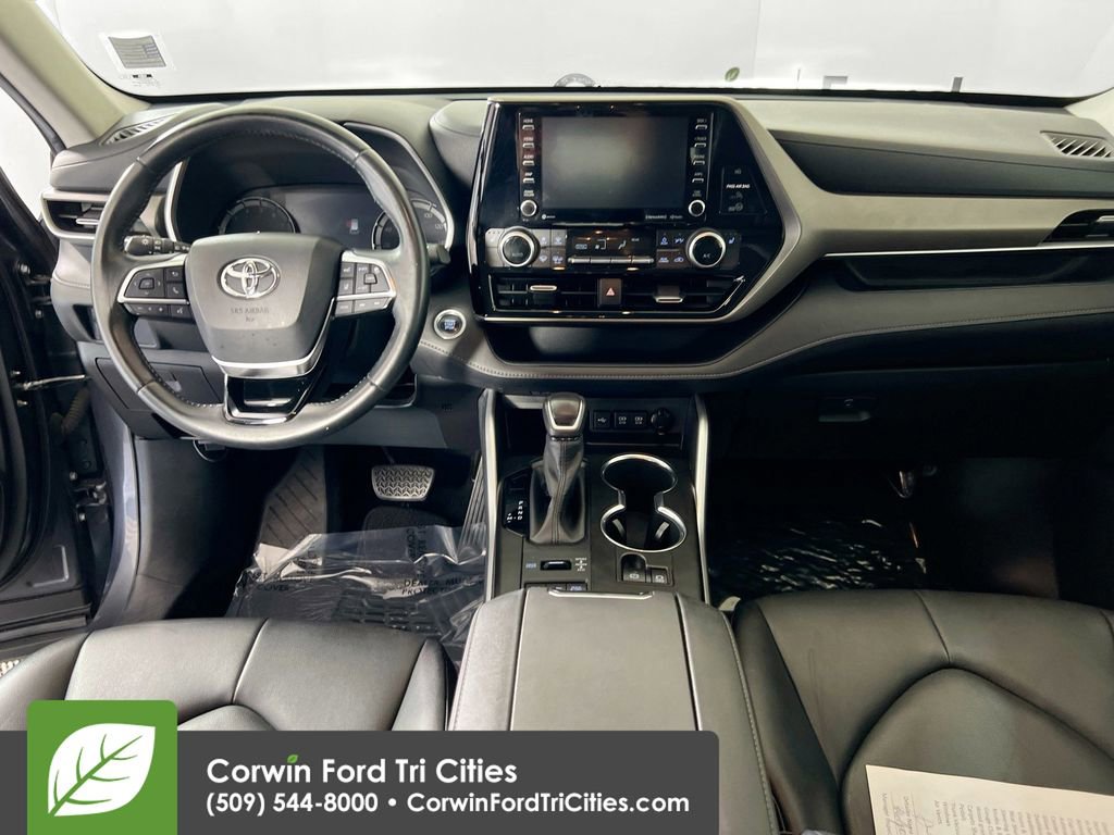 Used 2020 Toyota Highlander XLE AWD/4WD image 7