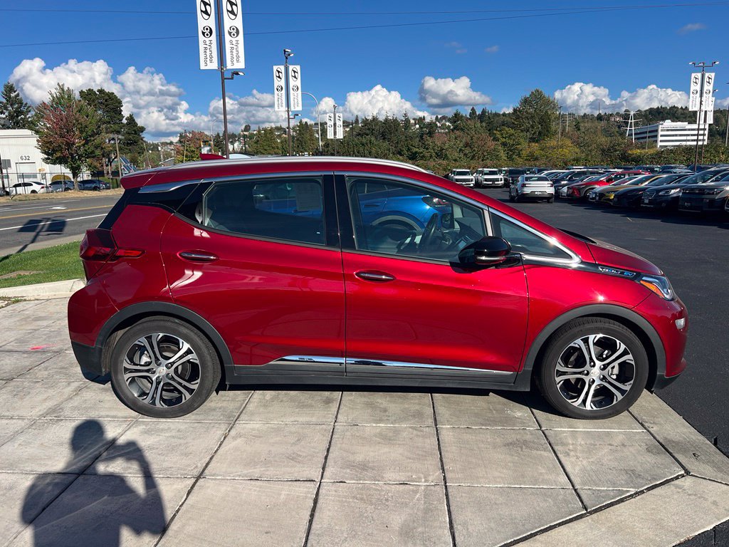 Used 2021 Chevrolet Bolt Premier w/ Infotainment Package FWD image 6