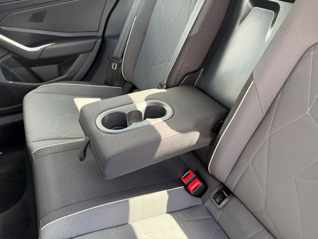 Used 2025 Volkswagen Jetta Sport FWD image 33