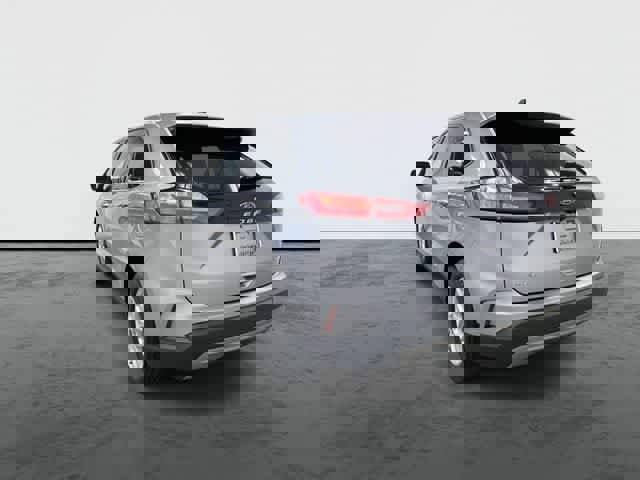 Used 2022 Ford Edge SEL w/ Convenience Package image 2