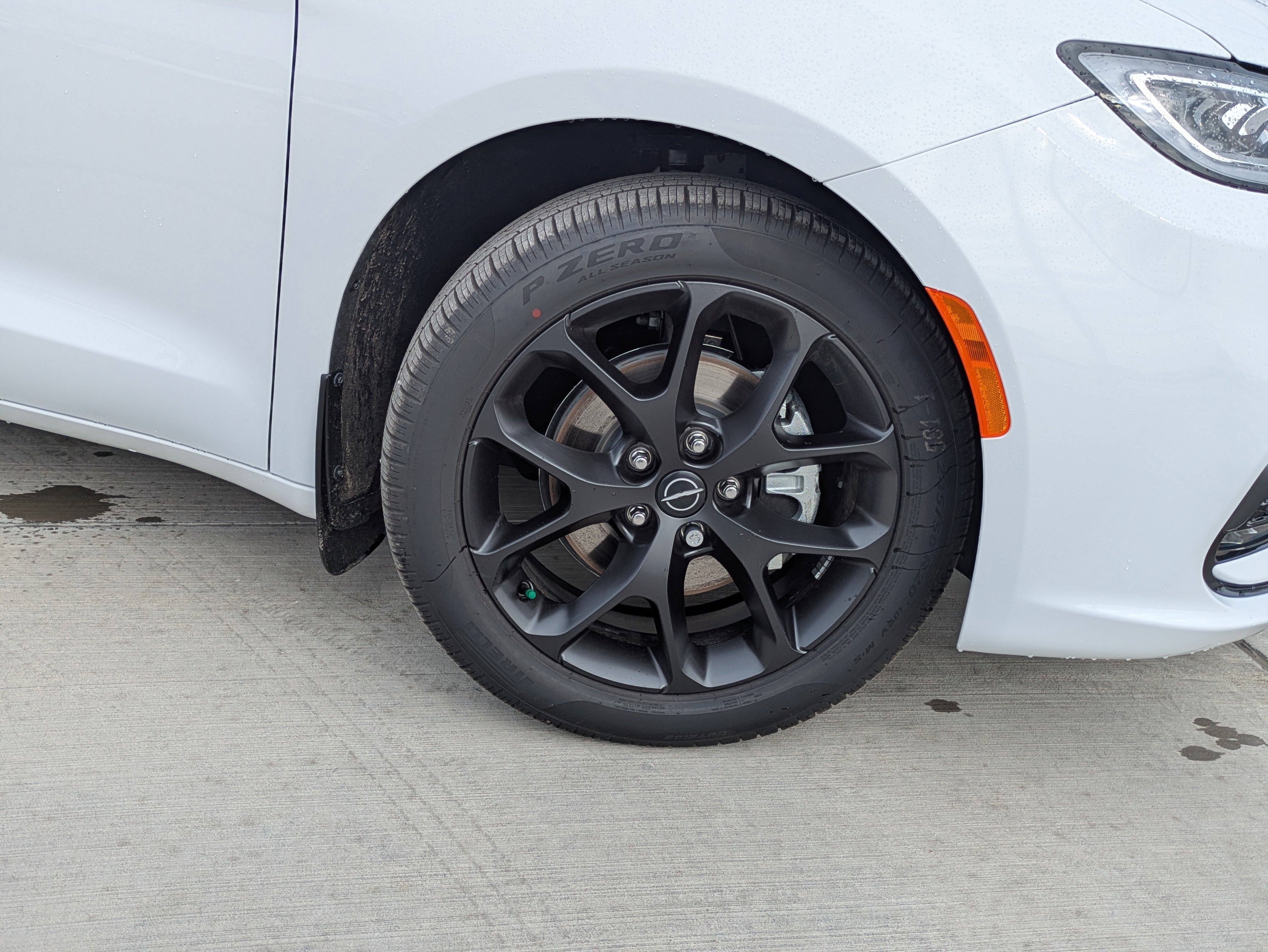 New 2026 Chrysler Pacifica Select w/ S Appearance Package FWD image 9