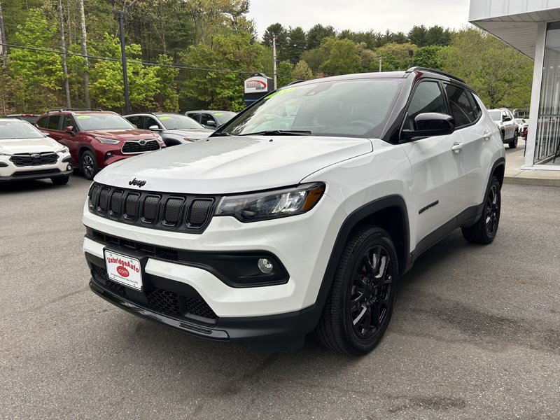 Used 2022 Jeep Compass Latitude w/ Sun and Sound Group AWD/4WD image 4