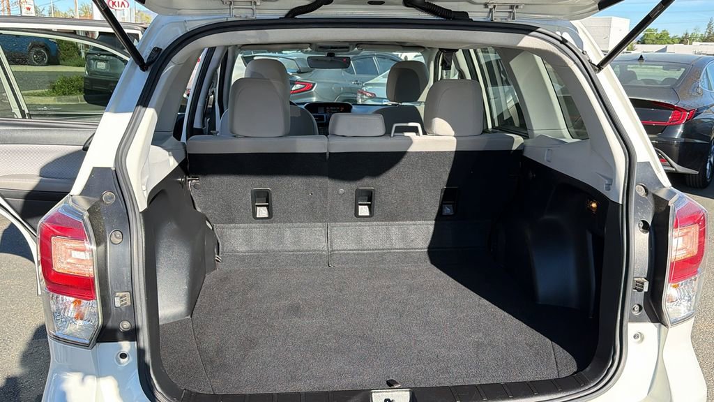 Used 2017 Subaru Forester 2.5i Premium image 13