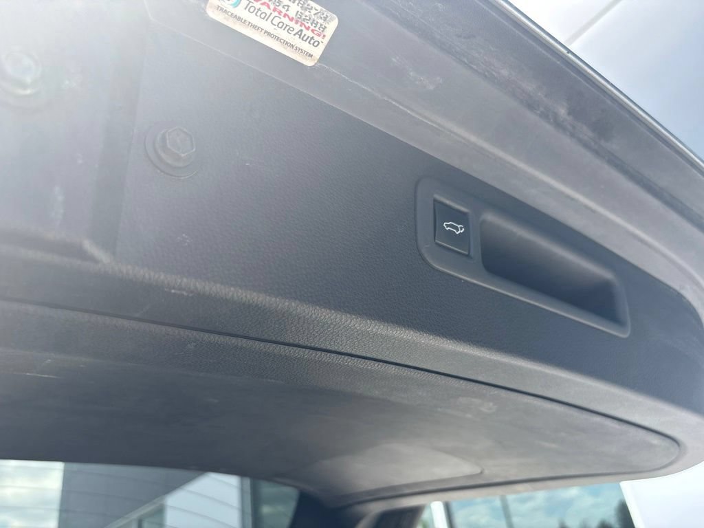 Used 2020 Toyota Highlander LE AWD/4WD image 18