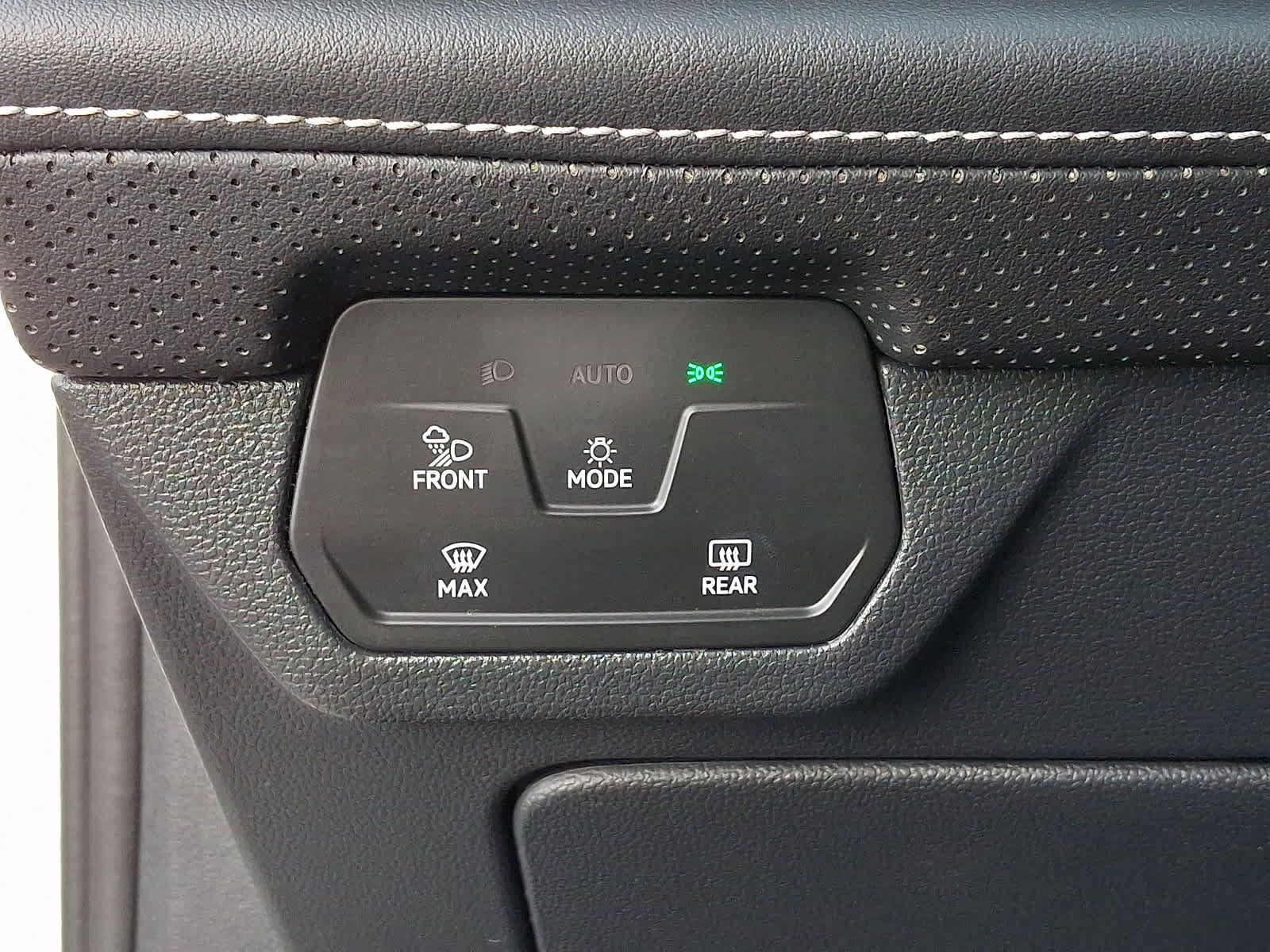 Used 2024 Volkswagen Atlas SE AWD/4WD image 30