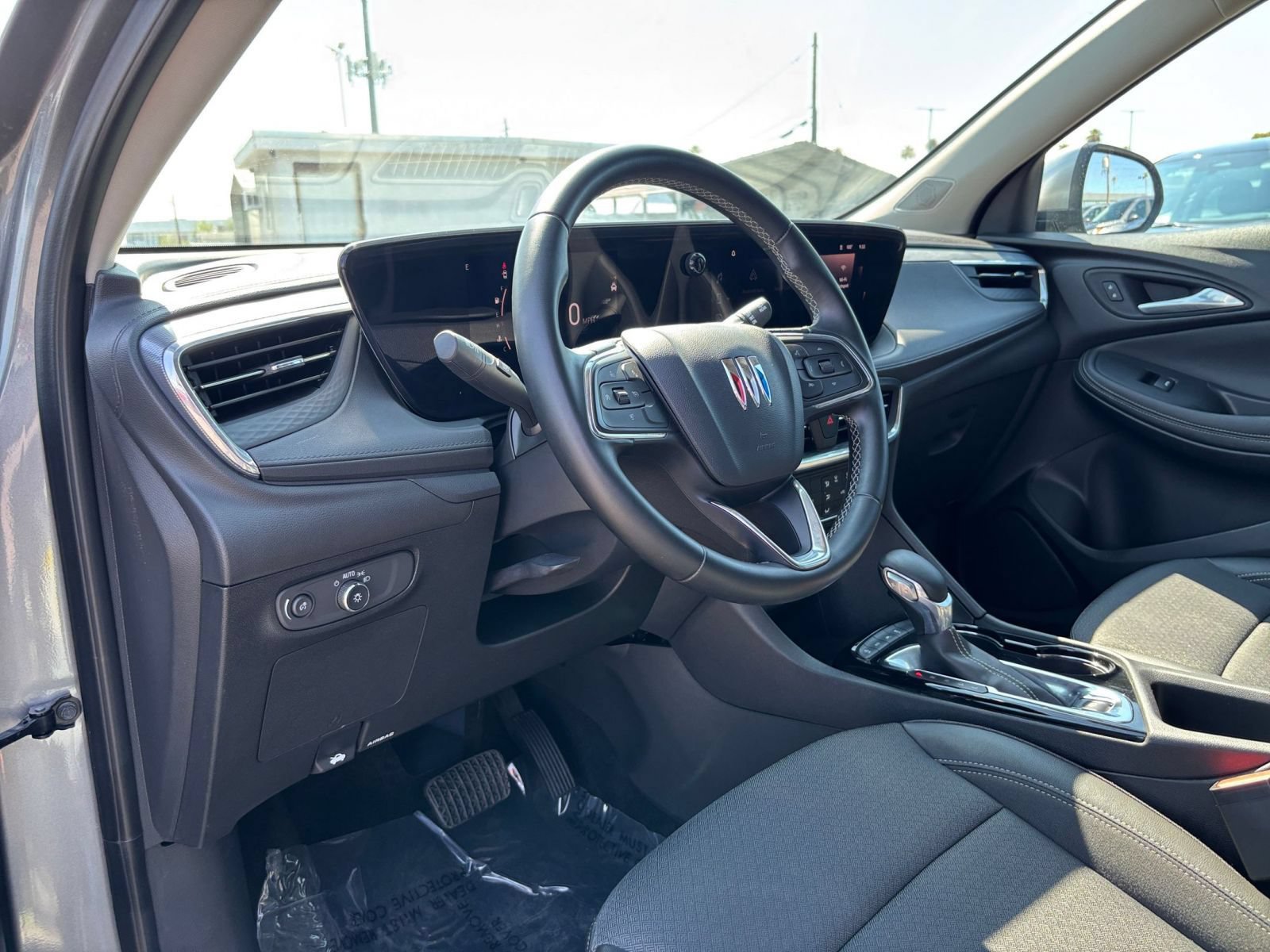 Used 2025 Buick Encore GX Preferred AWD/4WD image 32