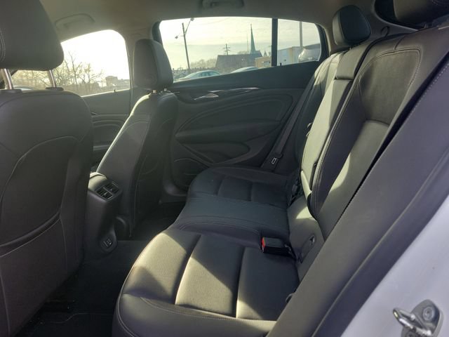 Used 2018 Buick Regal Essence FWD image 27