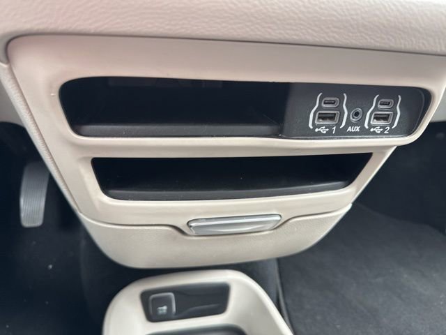 Used 2023 Chrysler Pacifica Touring-L image 17