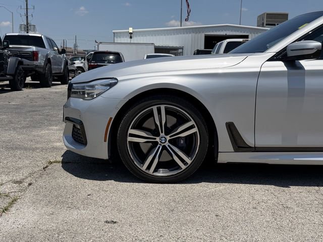 Used 2019 BMW 740i w/ Executive Package RWD image 9