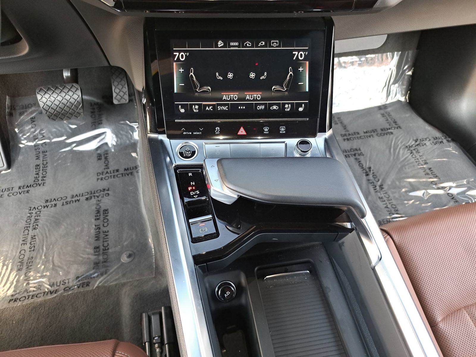 Used 2024 Audi Q8 e-tron Premium Plus w/ Premium Plus Package image 22