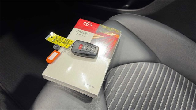 Used 2022 Toyota Camry SE image 32