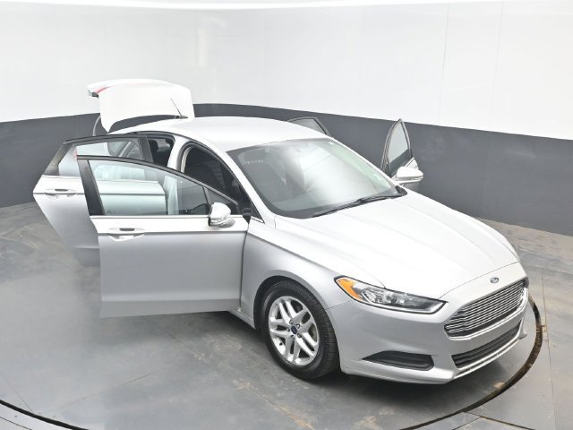 Used 2016 Ford Fusion SE FWD image 47
