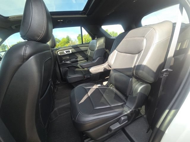 Used 2020 Ford Explorer XLT w/ Equipment Group 202A AWD/4WD image 17