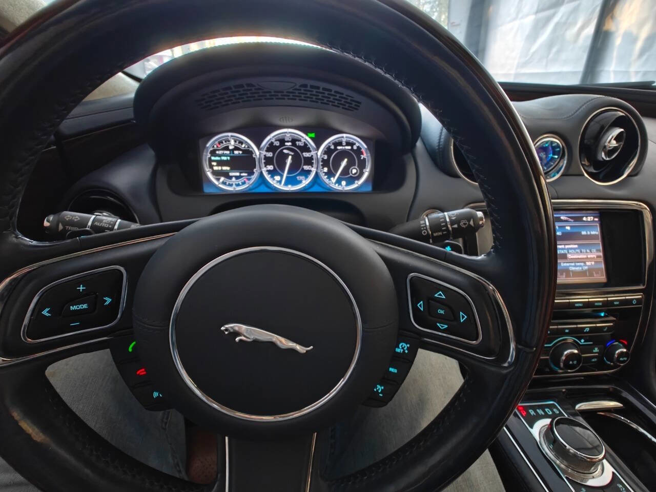 Used 2012 Jaguar XJ L image 10
