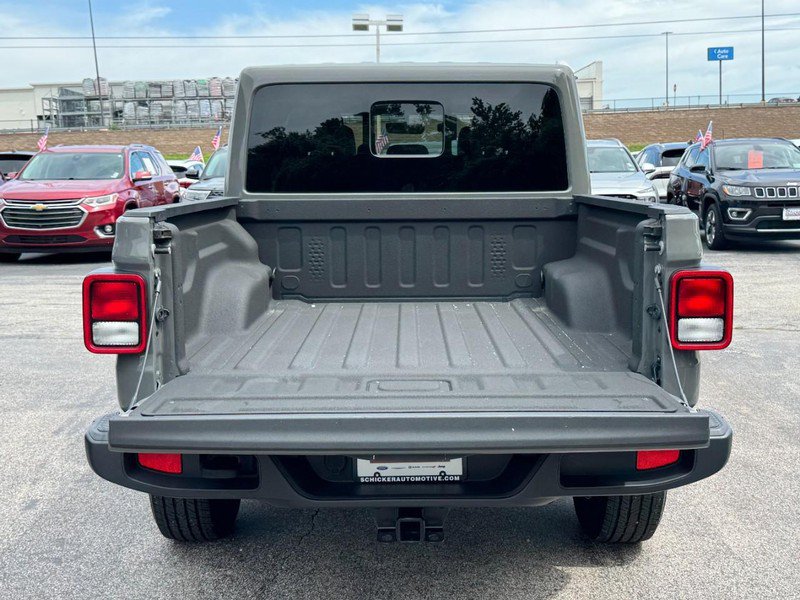 Used 2022 Jeep Gladiator Overland w/ Popular Equipment Package AWD/4WD image 5
