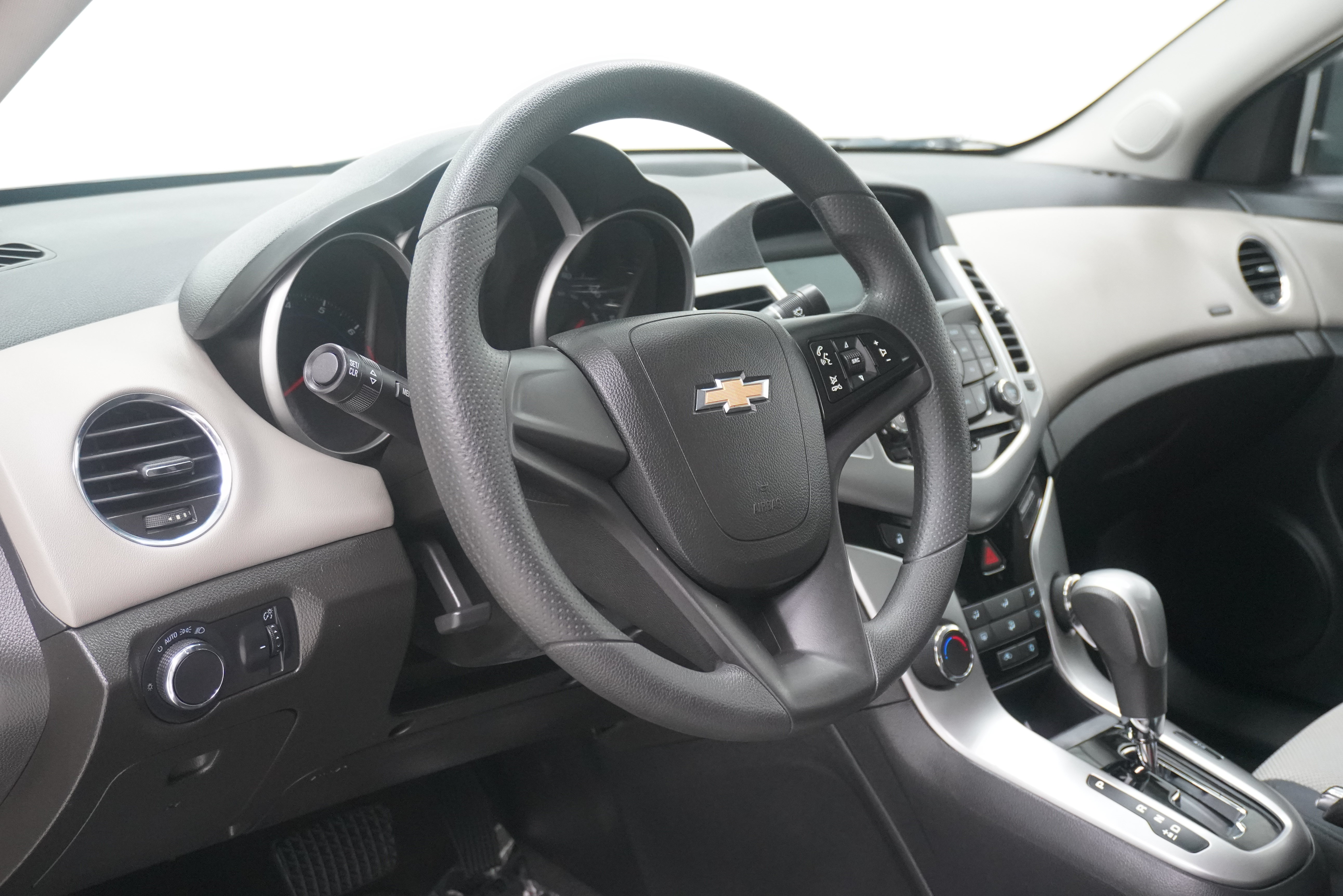 Used 2014 Chevrolet Cruze LS FWD image 10