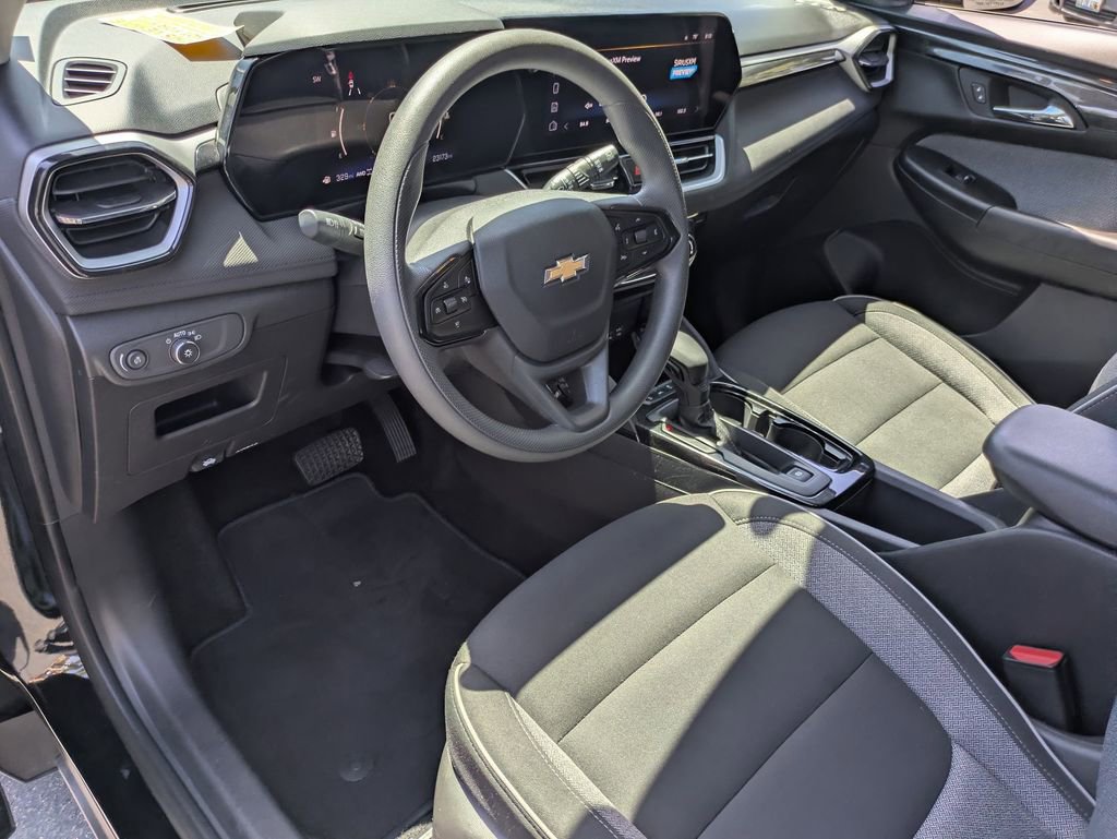 Used 2025 Chevrolet TrailBlazer LT AWD/4WD image 17