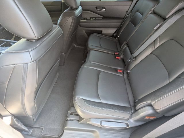 Used 2024 Nissan Pathfinder SL AWD/4WD image 18