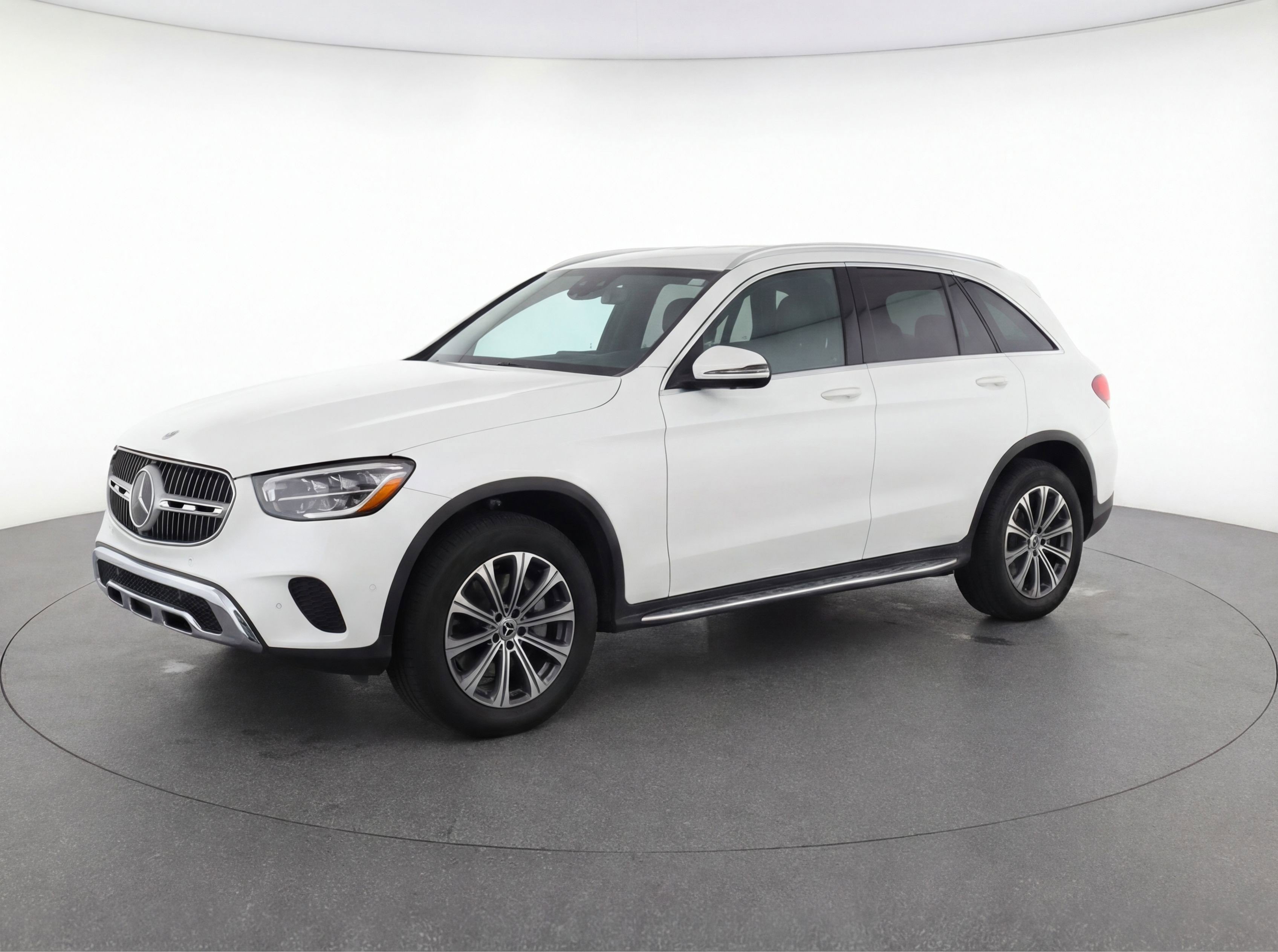 Used 2024 Mercedes-Benz GLC 300 4MATIC image 3