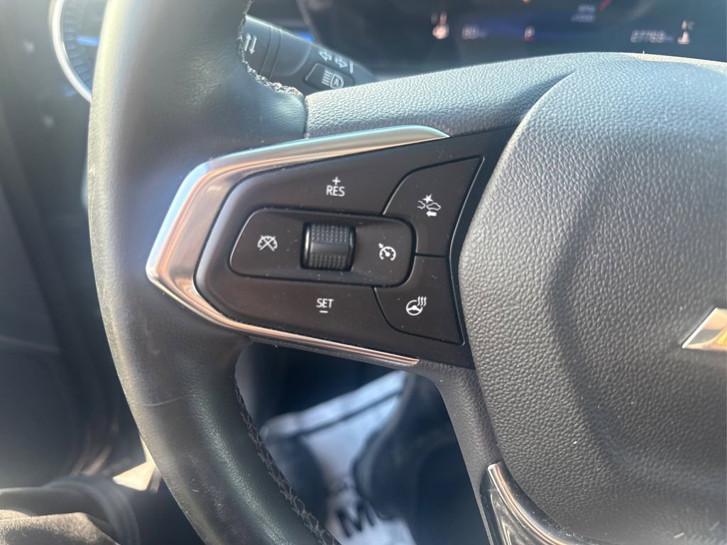 Used 2024 Chevrolet Trax LT w/ Sunroof Package FWD image 28