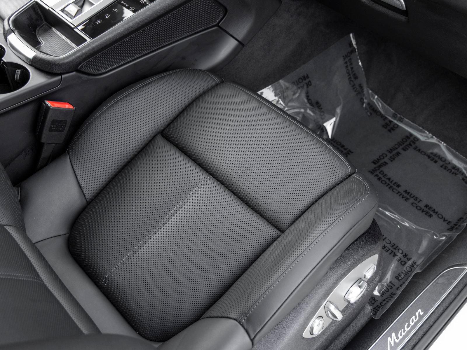 Certified 2026 Porsche Macan AWD/4WD image 64