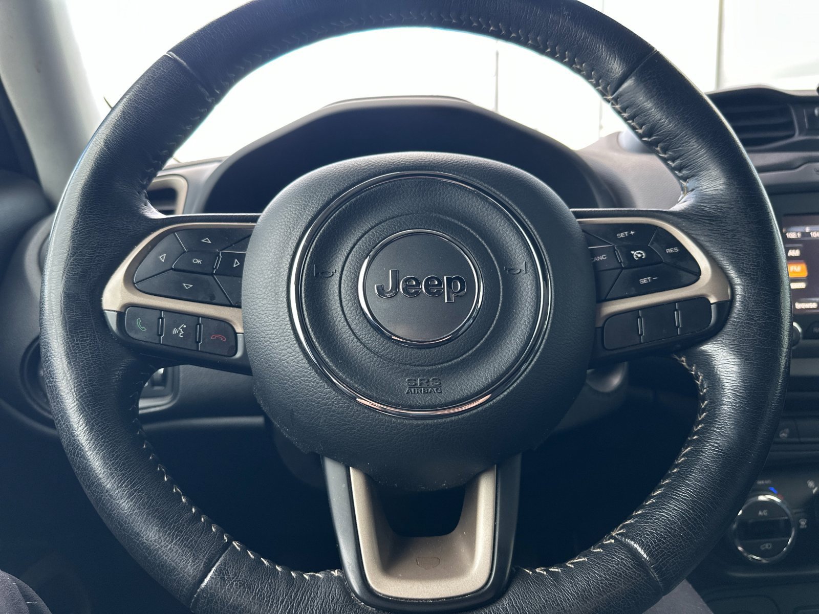 Used 2017 Jeep Renegade Limited image 21