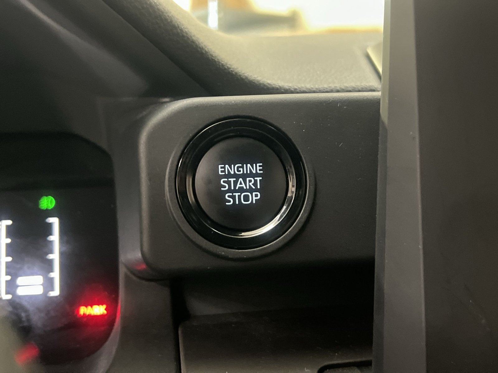 Used 2024 Toyota Tacoma SR5 AWD/4WD image 37