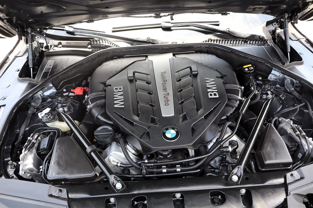 Used 2014 BMW 750Li RWD image 37