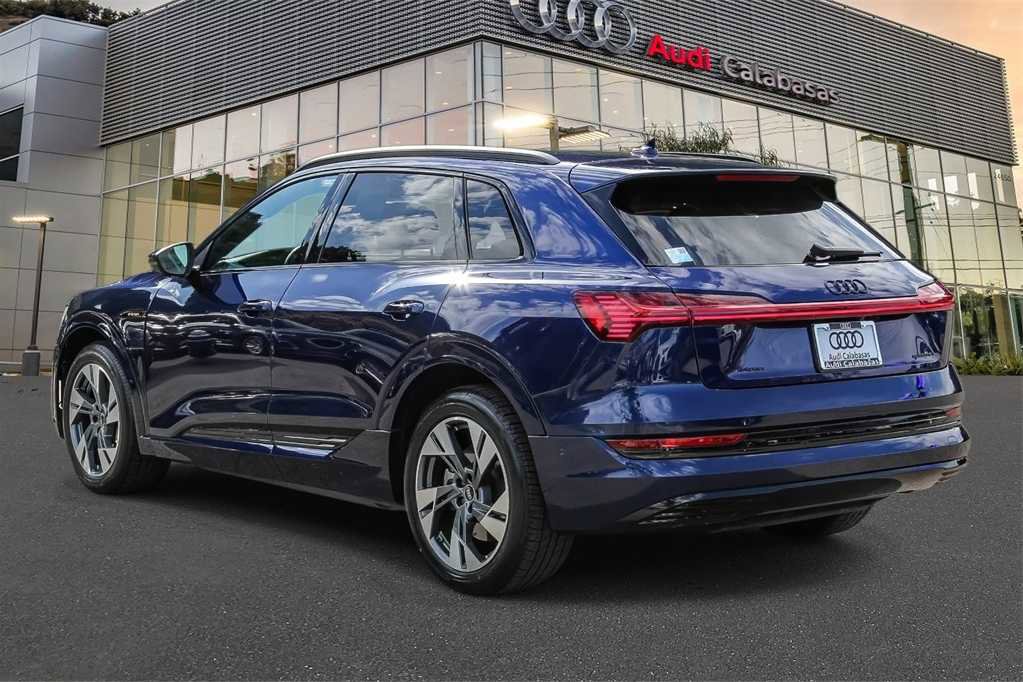 Used 2022 Audi e-tron Premium w/ Convenience Plus Package image 2