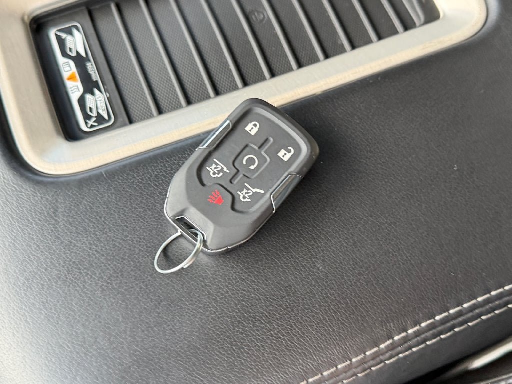 Used 2019 GMC Yukon Denali w/ Denali Ultimate Black Edition AWD/4WD image 32