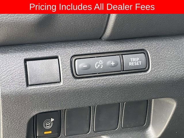Used 2025 Nissan Frontier SV AWD/4WD image 19